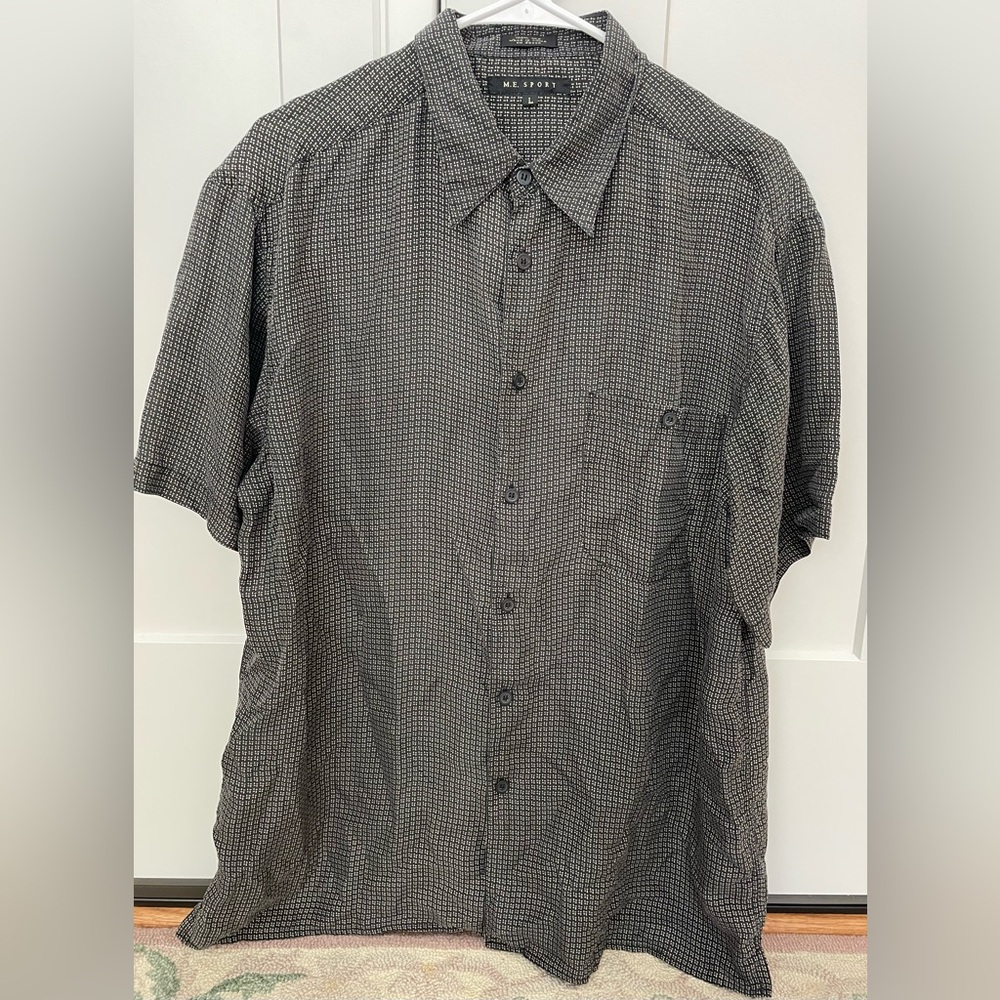 Vintage 100% silk men’s large button down shirt black tan short sleeves